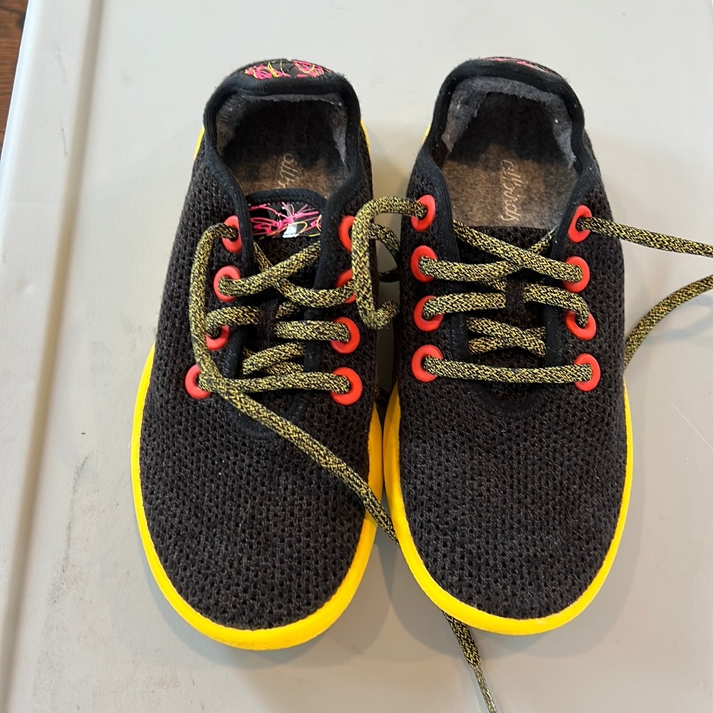 Allbirds tree runners Womens size 6 black yellow